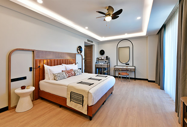 Ethno Hotel Family Corner Suit Card