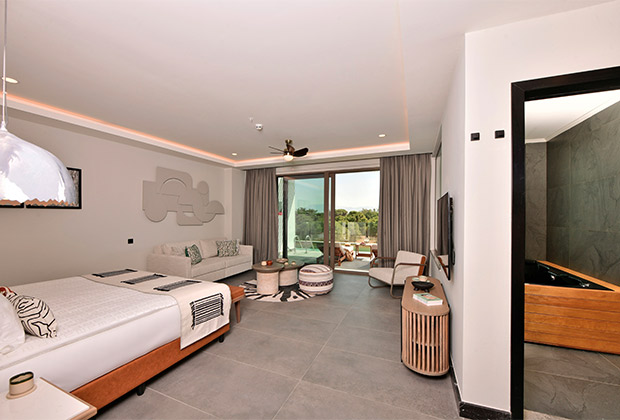 Ethno Hotel Superior Jacuzzi Swim Up Card