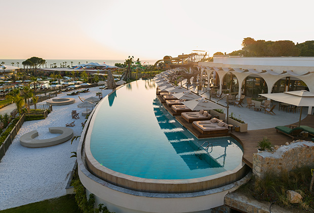 DIVE INTO OUR WINTER.