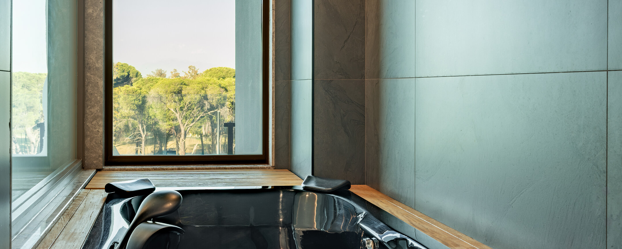 Ethno Hotels Konaklama Superior Jacuzzi Swim Up Banner 3