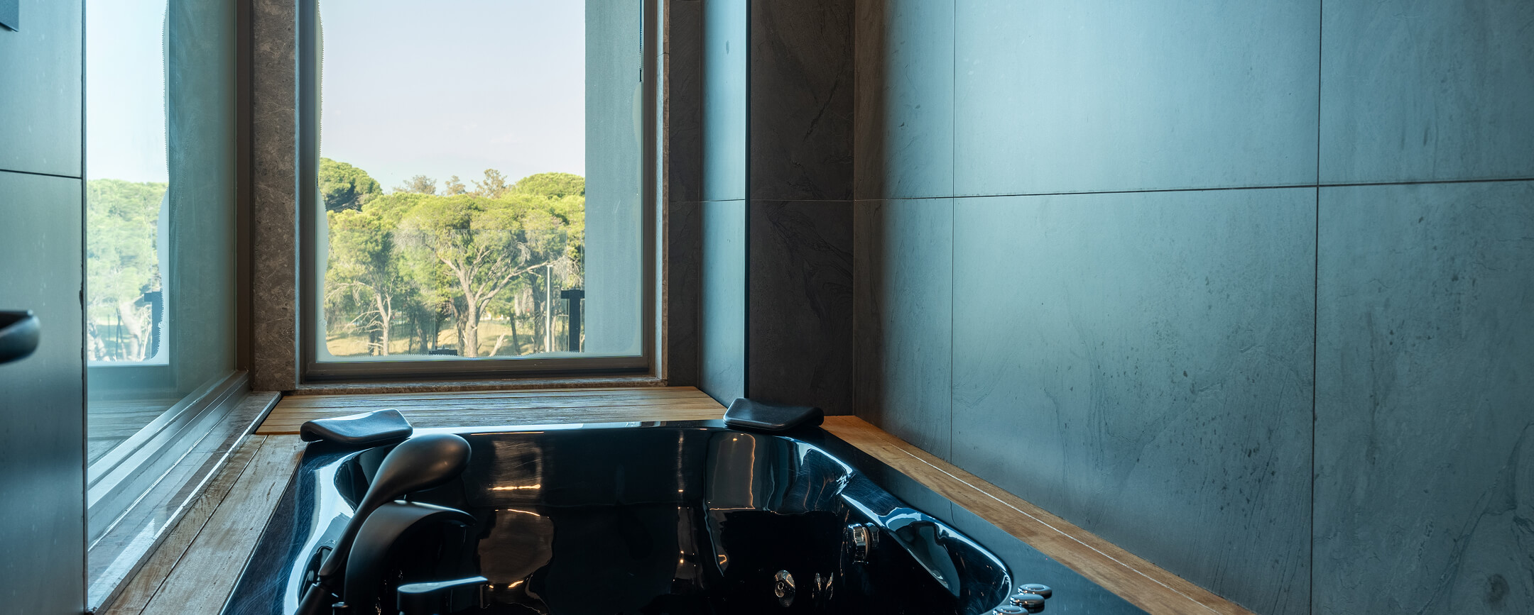 Ethno Hotels Konaklama Odalar Suitler Superior Jacuzzi Swim Ust Banner 3