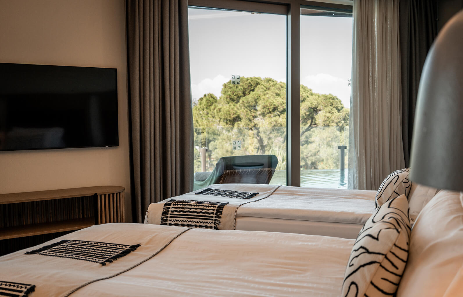 Ethno Hotels Konaklama Odalar Suitler Corner Suite Swim Up Alt Banner Slider 9